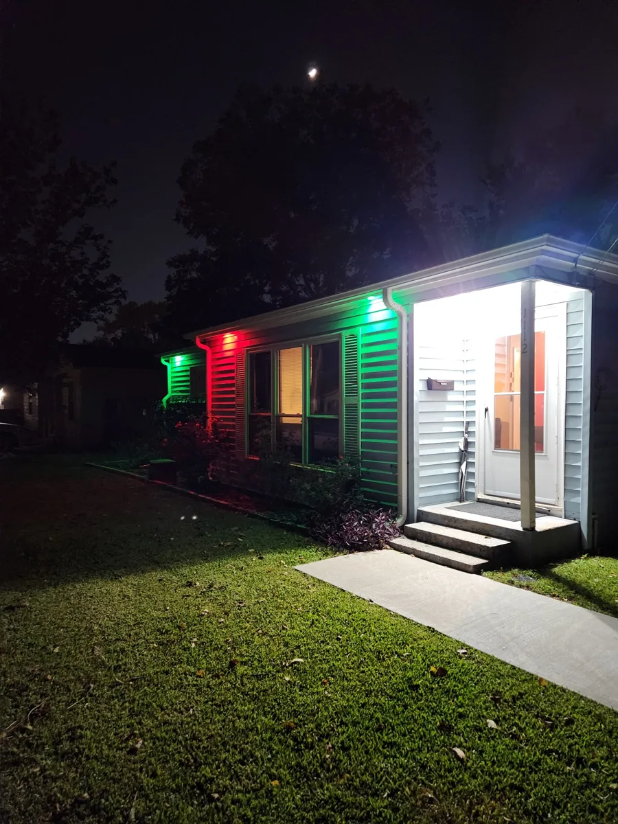 Exterior soffit lighting installation