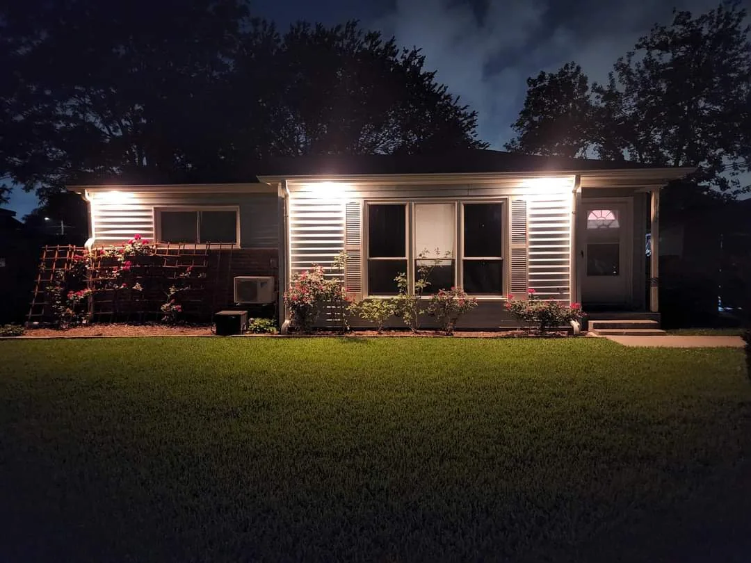 Exterior soffit lighting installation