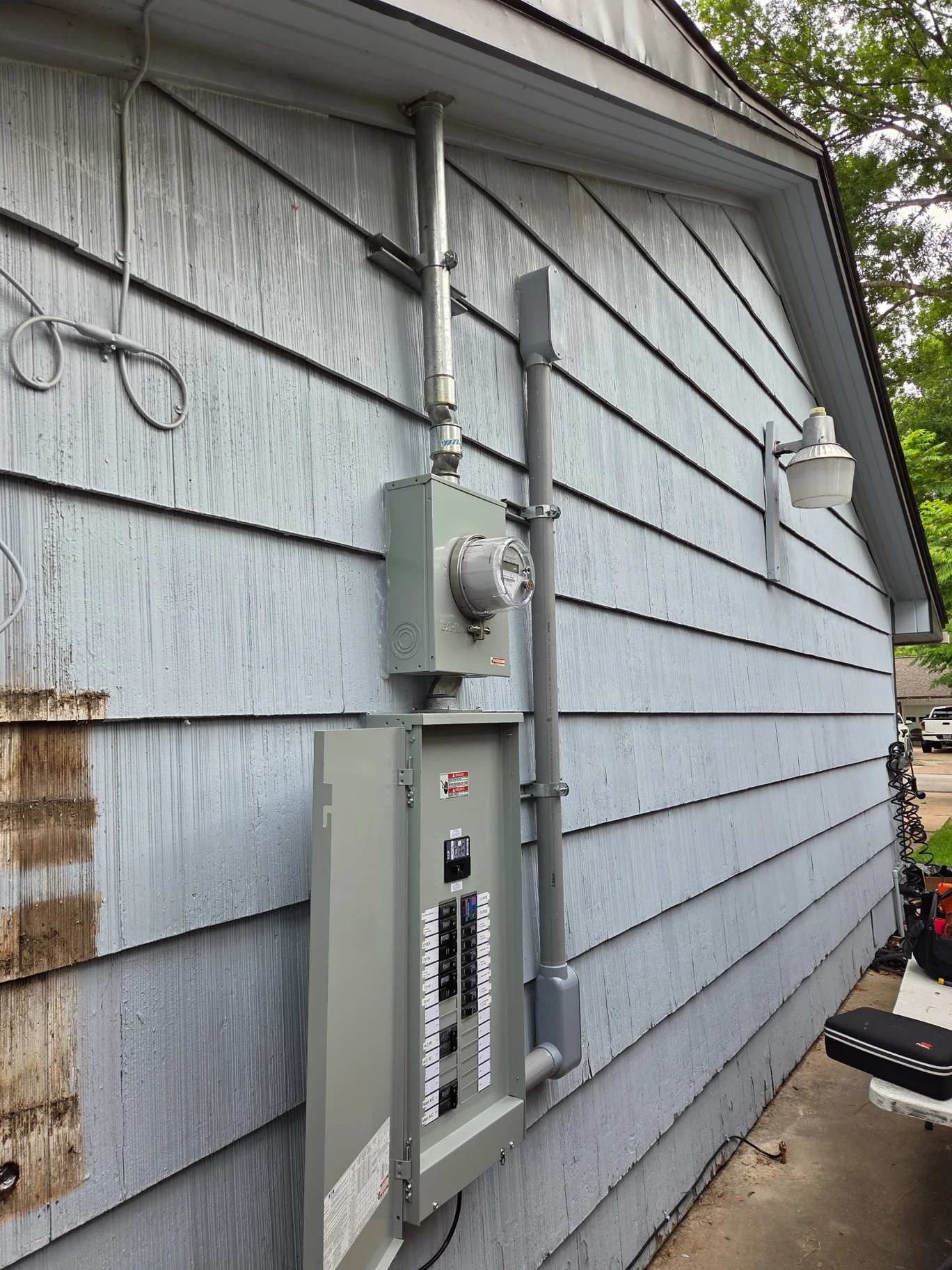 Outdoor meter and electrical panel installed by Diff Electric